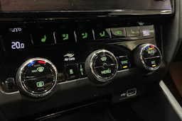 musta Skoda Octavia 2020 kuva 23.