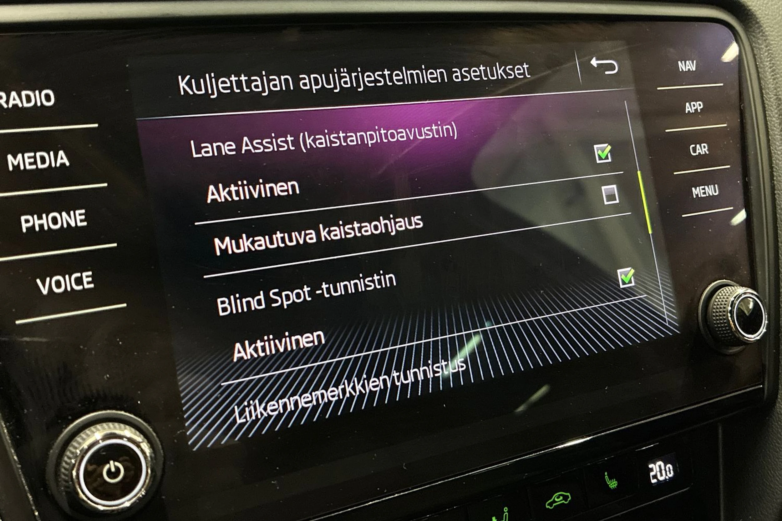 musta Skoda Octavia 2020 kuva 28.