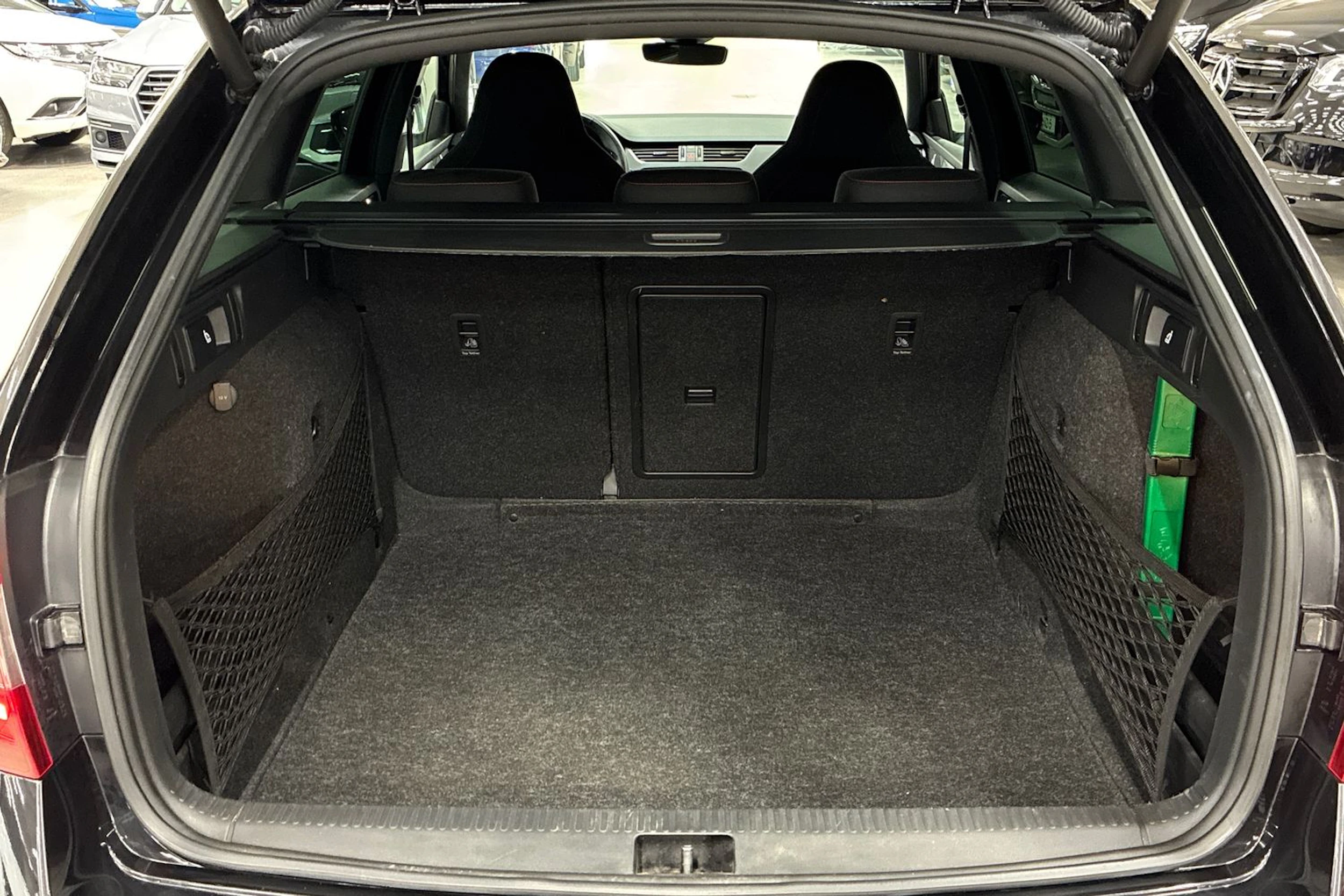 musta Skoda Octavia 2020 kuva 31.