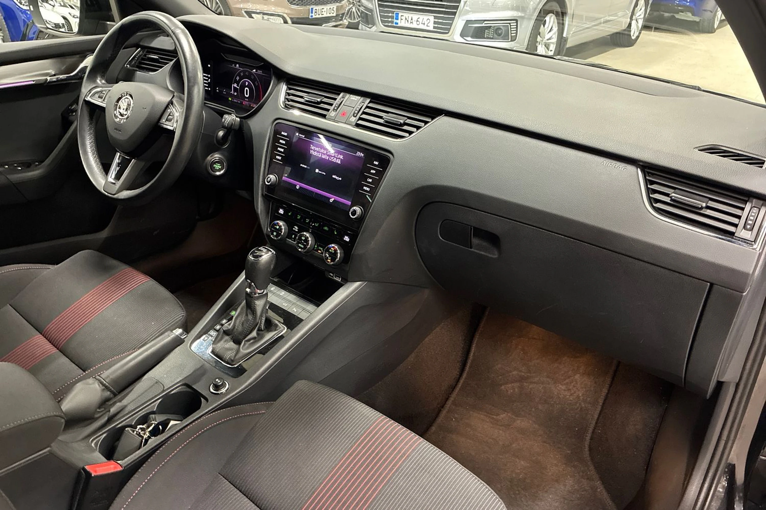 musta Skoda Octavia 2020 kuva 36.