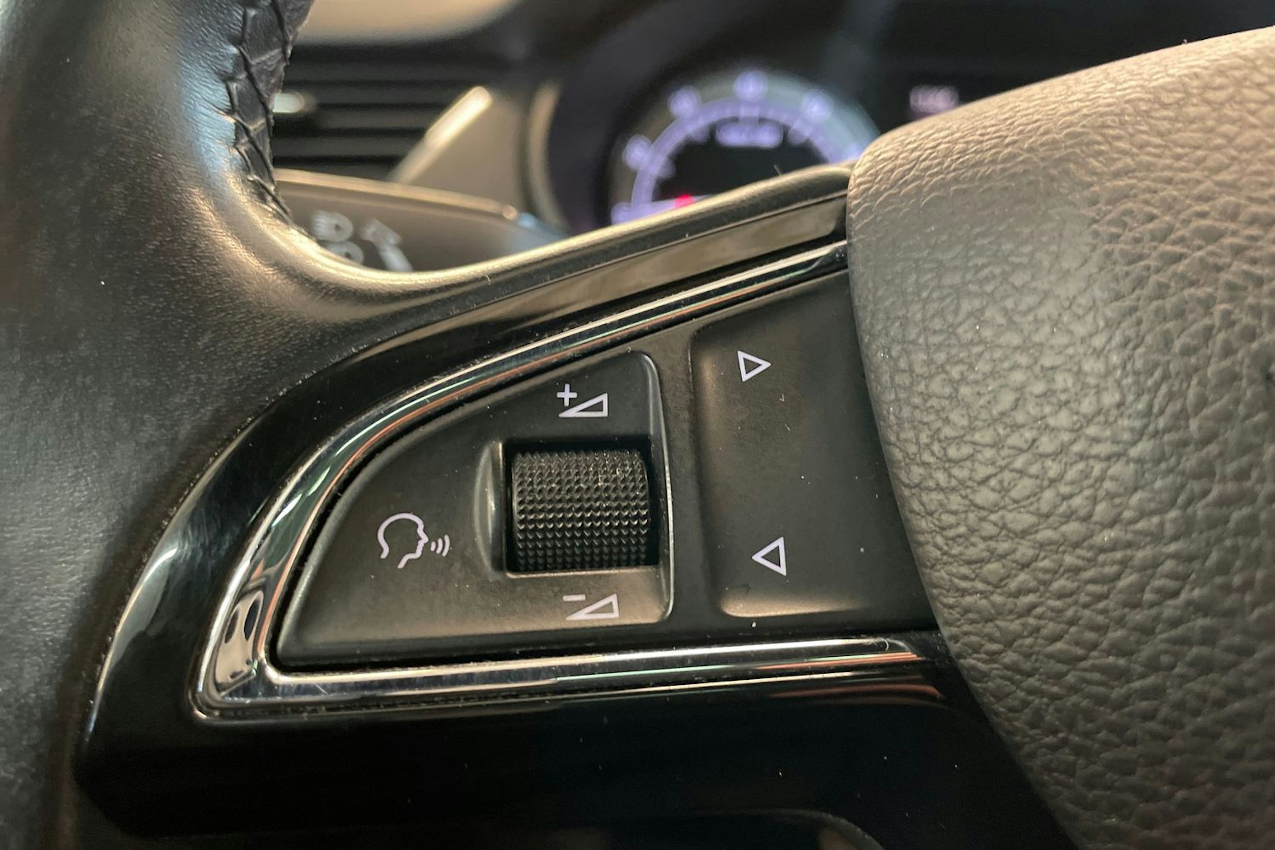 valkoinen Skoda Octavia 2020 kuva 16.