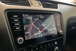 valkoinen Skoda Octavia 2020 kuva 19.