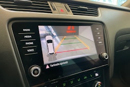 valkoinen Skoda Octavia 2020 kuva 20.