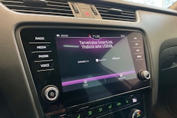 valkoinen Skoda Octavia 2020 kuva 21.