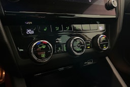 valkoinen Skoda Octavia 2020 kuva 22.