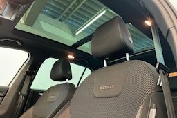 valkoinen Skoda Octavia 2020 kuva 25.