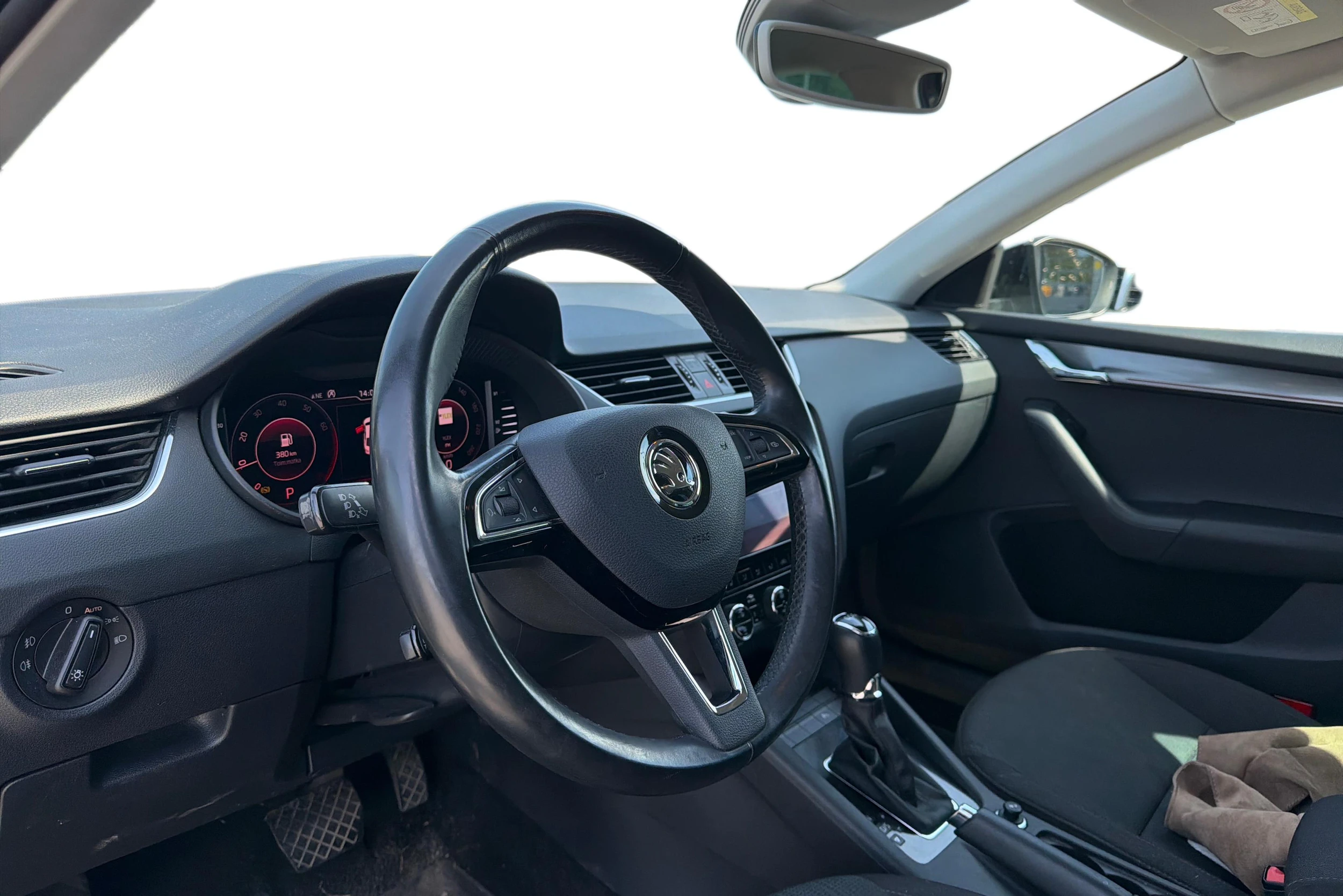 harmaa Skoda Octavia 2020 kuva 3.