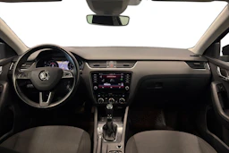 harmaa Skoda Octavia 2020 kuva 7.