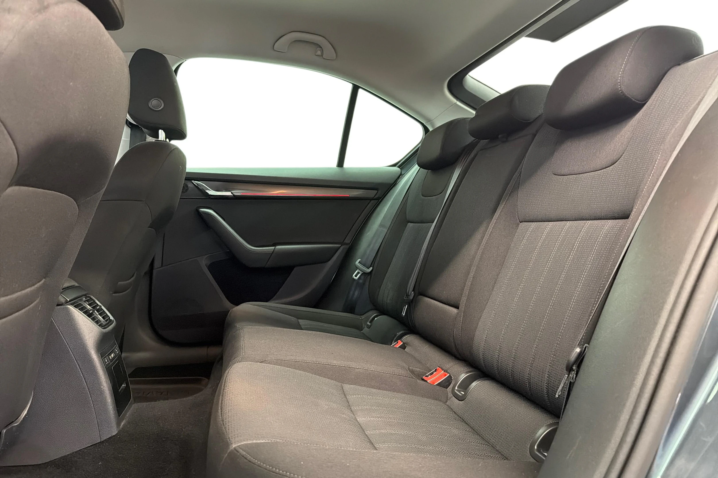 harmaa Skoda Octavia 2020 kuva 8.