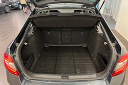 harmaa Skoda Octavia 2020 kuva 11.