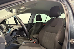harmaa Skoda Octavia 2020 kuva 13.
