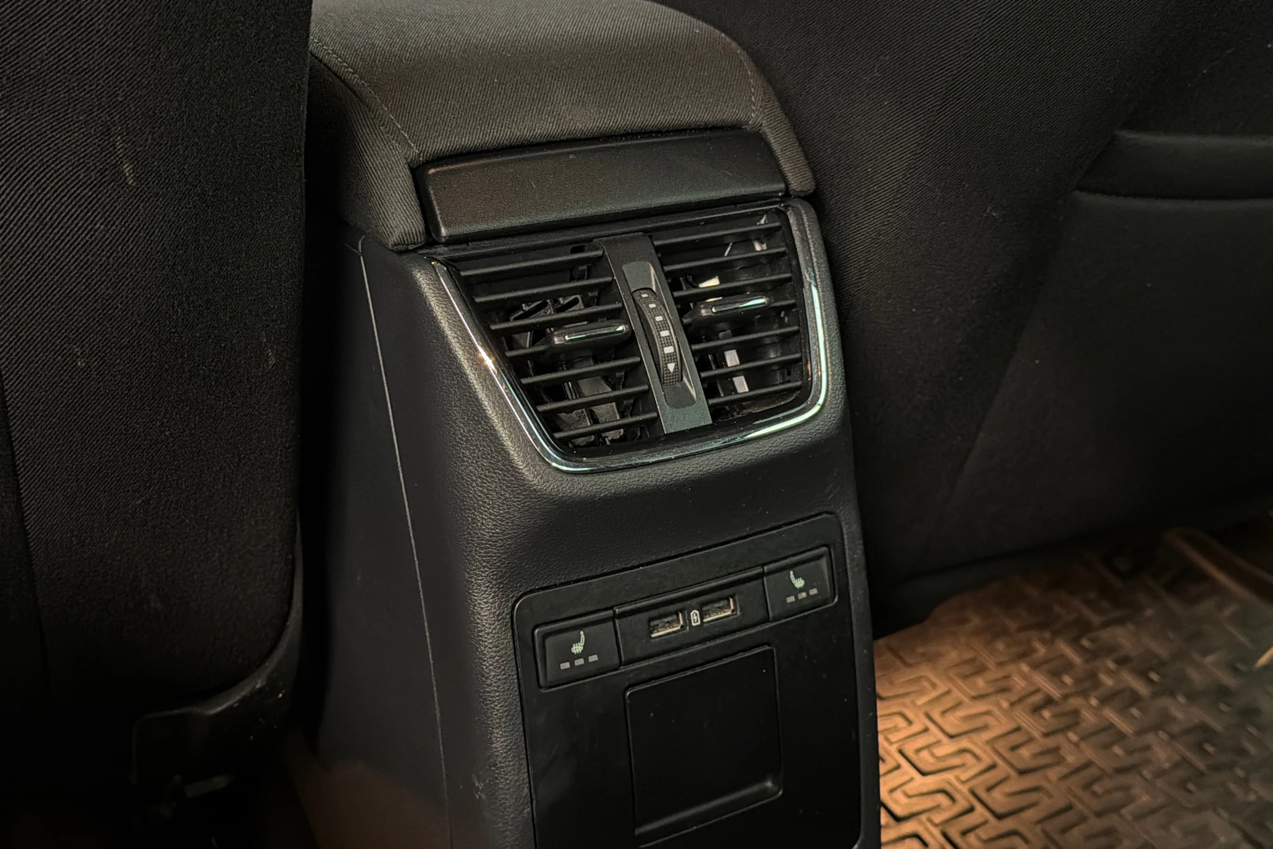 harmaa Skoda Octavia 2020 kuva 14.