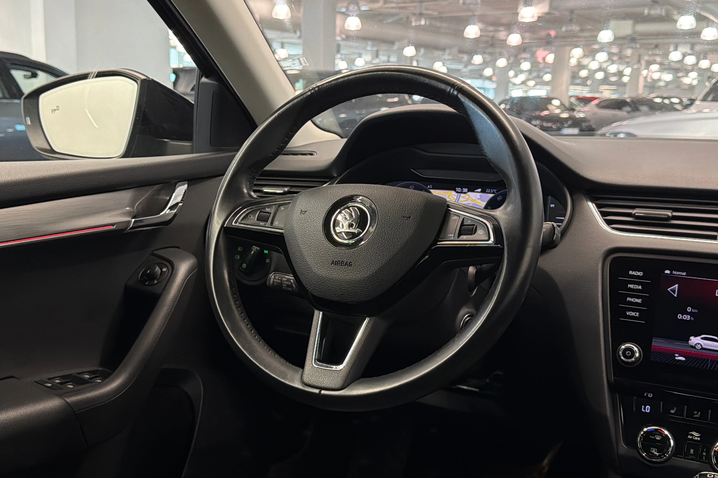 harmaa Skoda Octavia 2020 kuva 15.