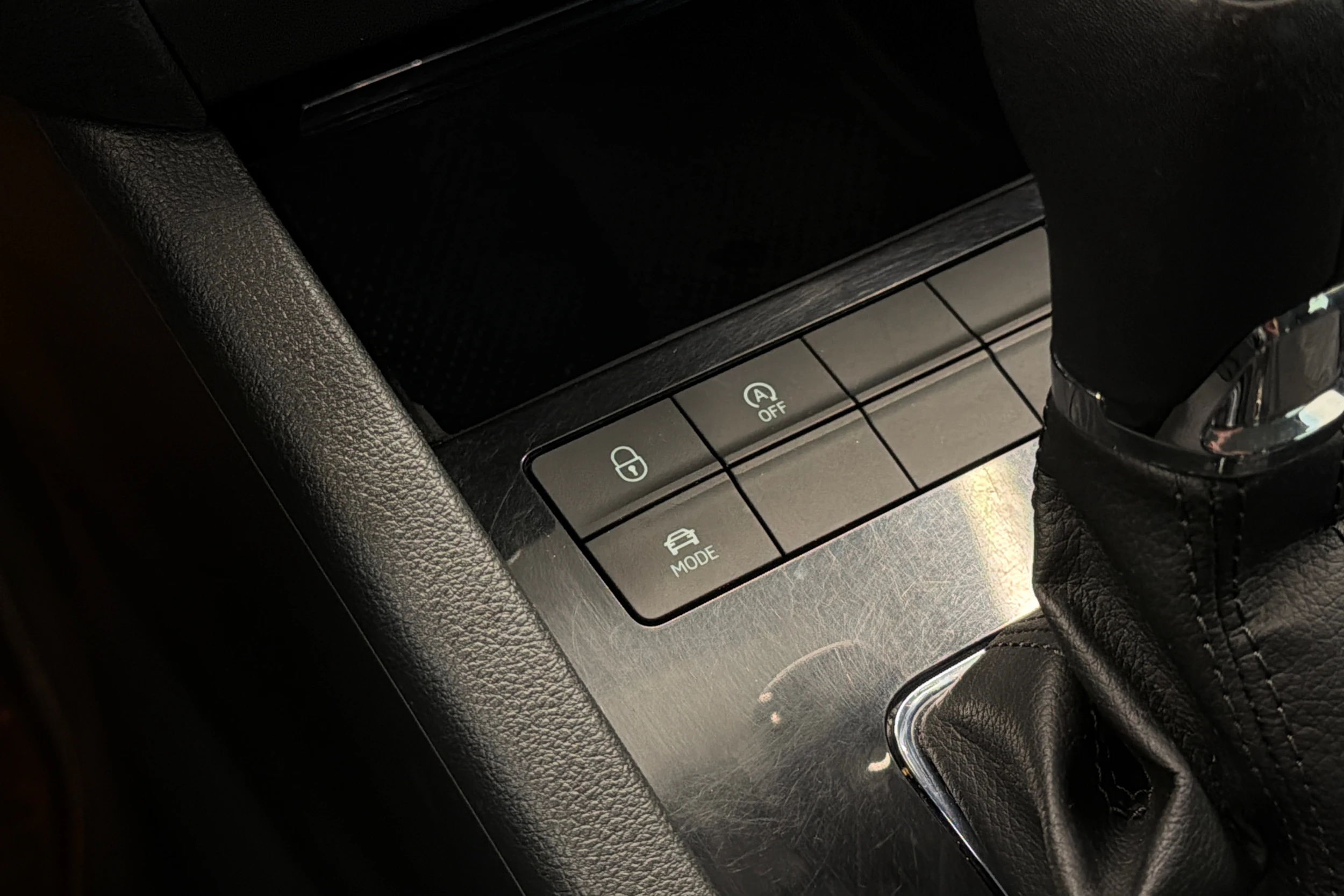 harmaa Skoda Octavia 2020 kuva 22.