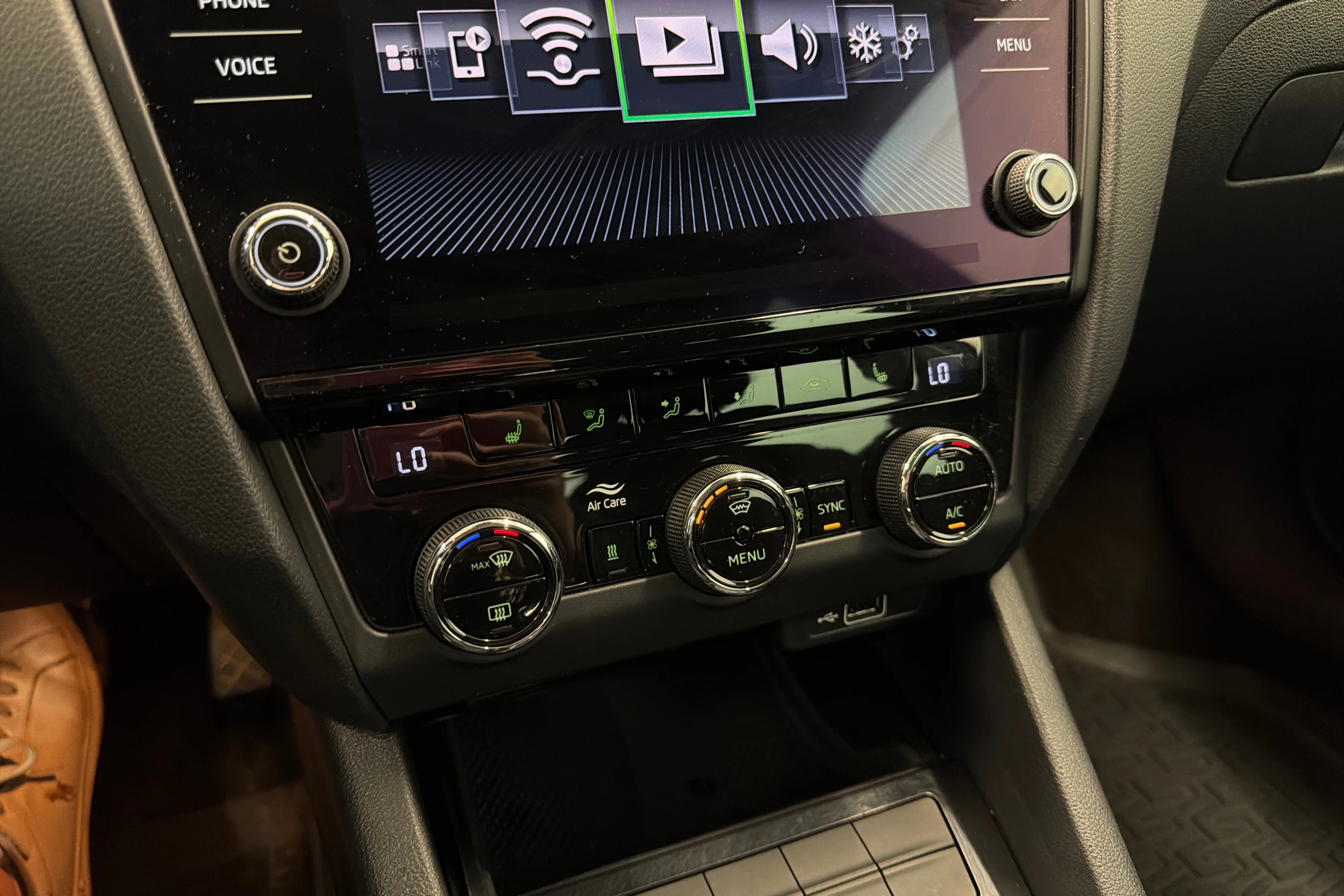 harmaa Skoda Octavia 2020 kuva 23.