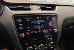 harmaa Skoda Octavia 2020 kuva 27.