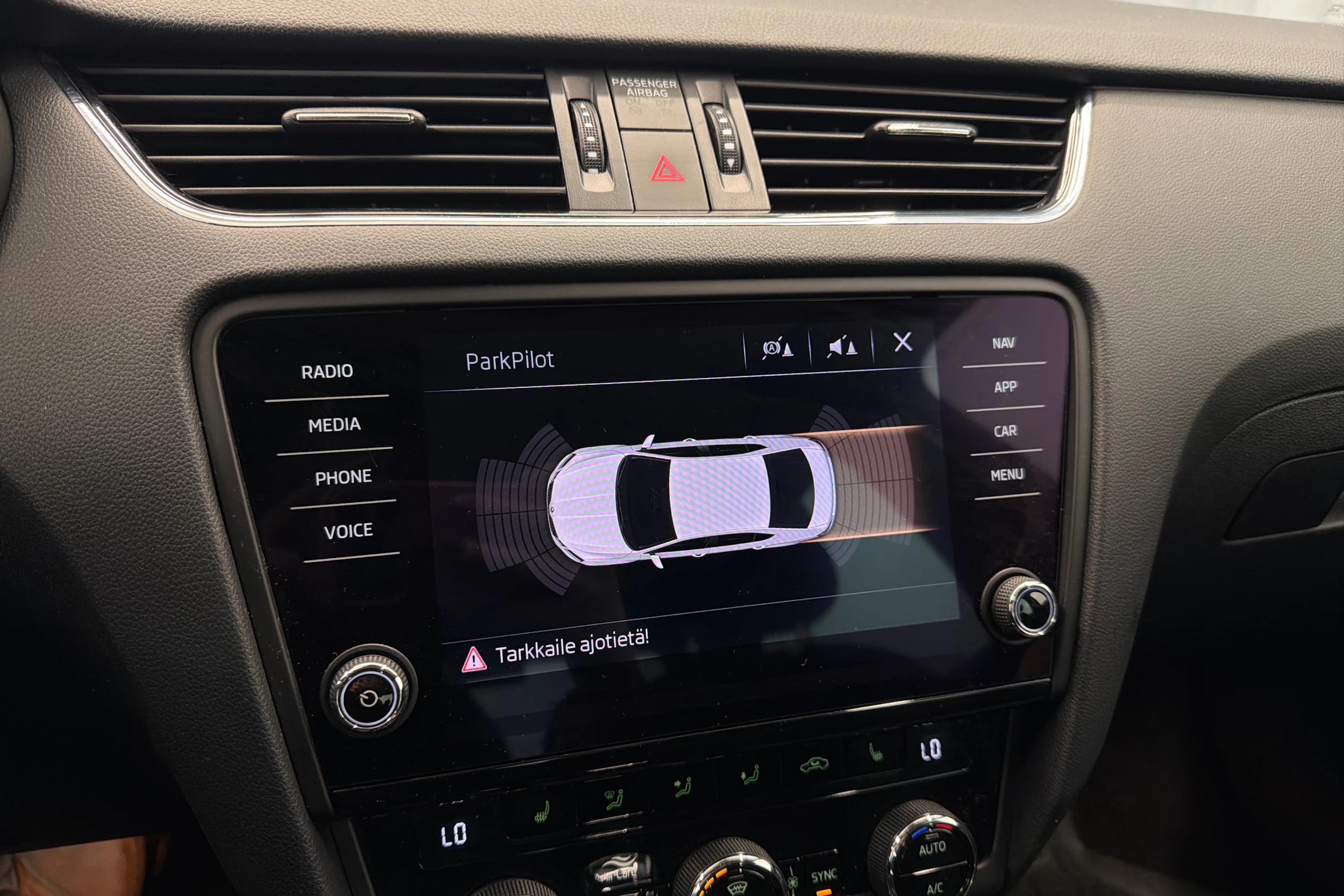 harmaa Skoda Octavia 2020 kuva 29.