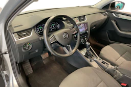 harmaa Skoda Octavia 2020 kuva 3.