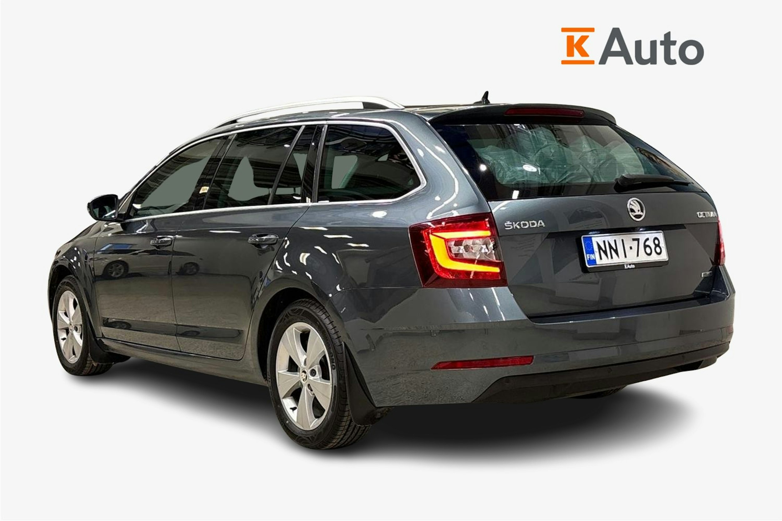 harmaa Skoda Octavia 2020 kuva 2.
