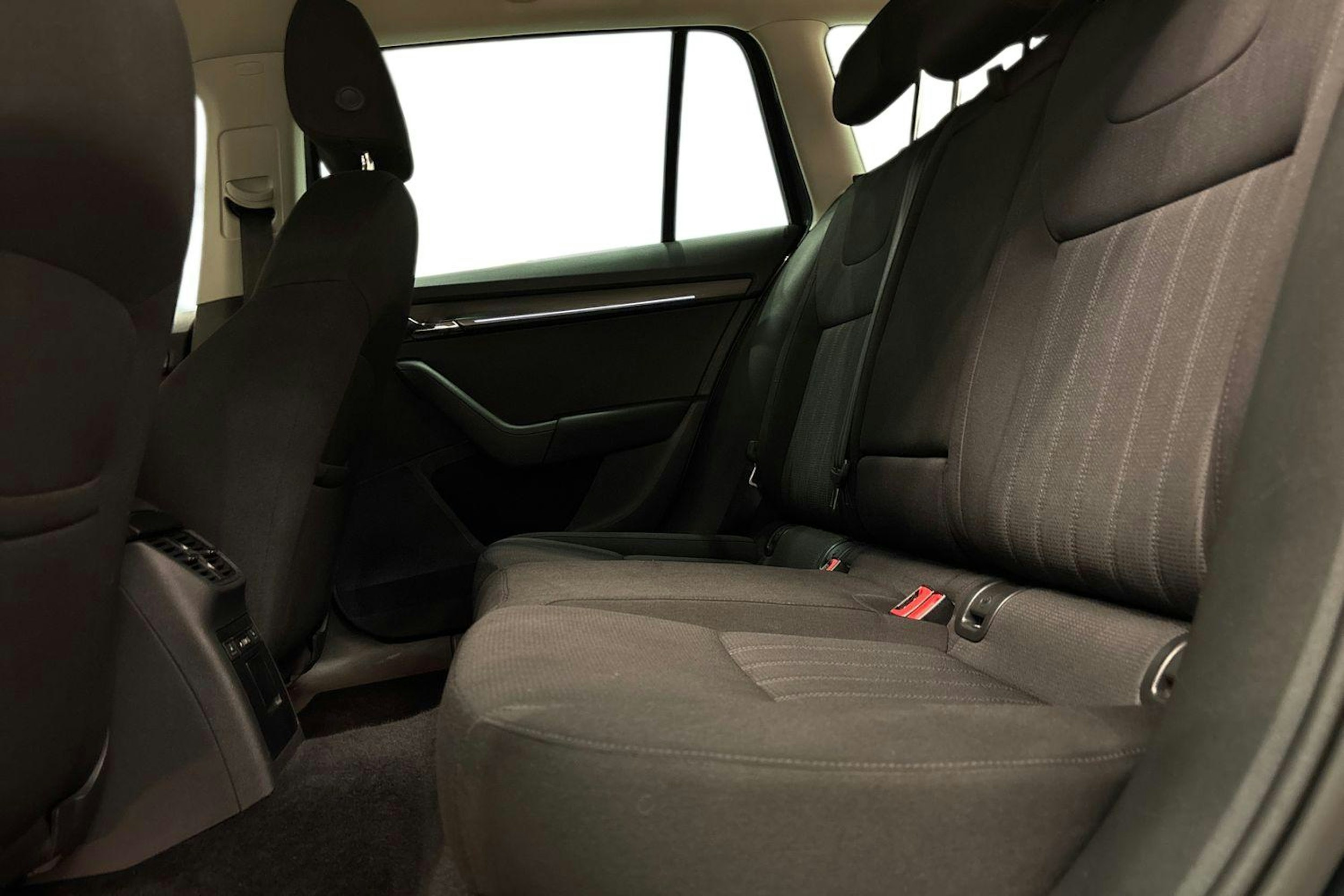 harmaa Skoda Octavia 2020 kuva 10.