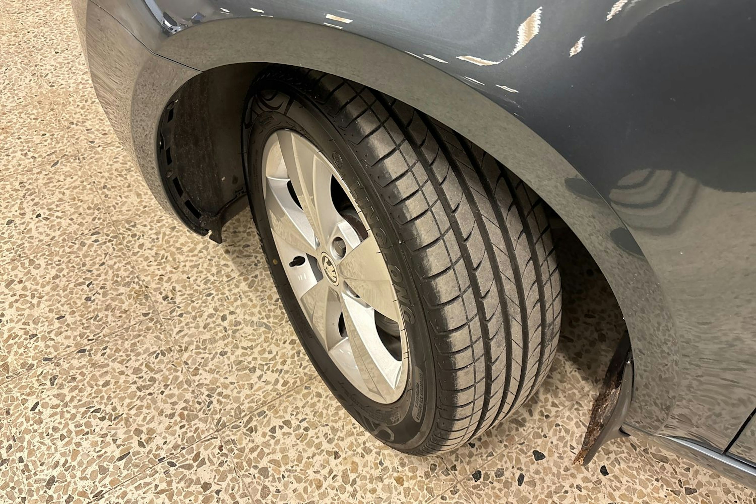 harmaa Skoda Octavia 2020 kuva 13.