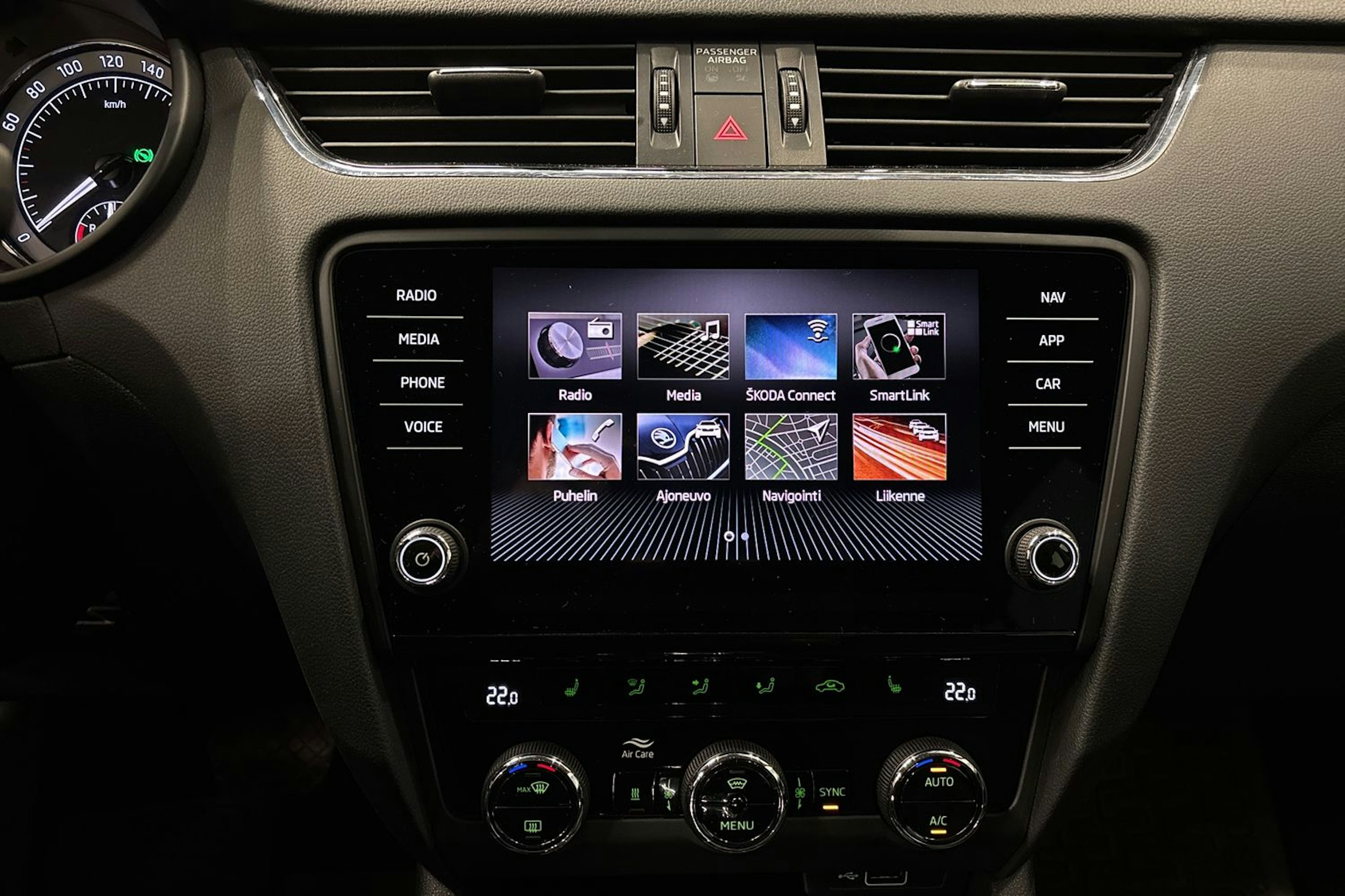 harmaa Skoda Octavia 2020 kuva 21.