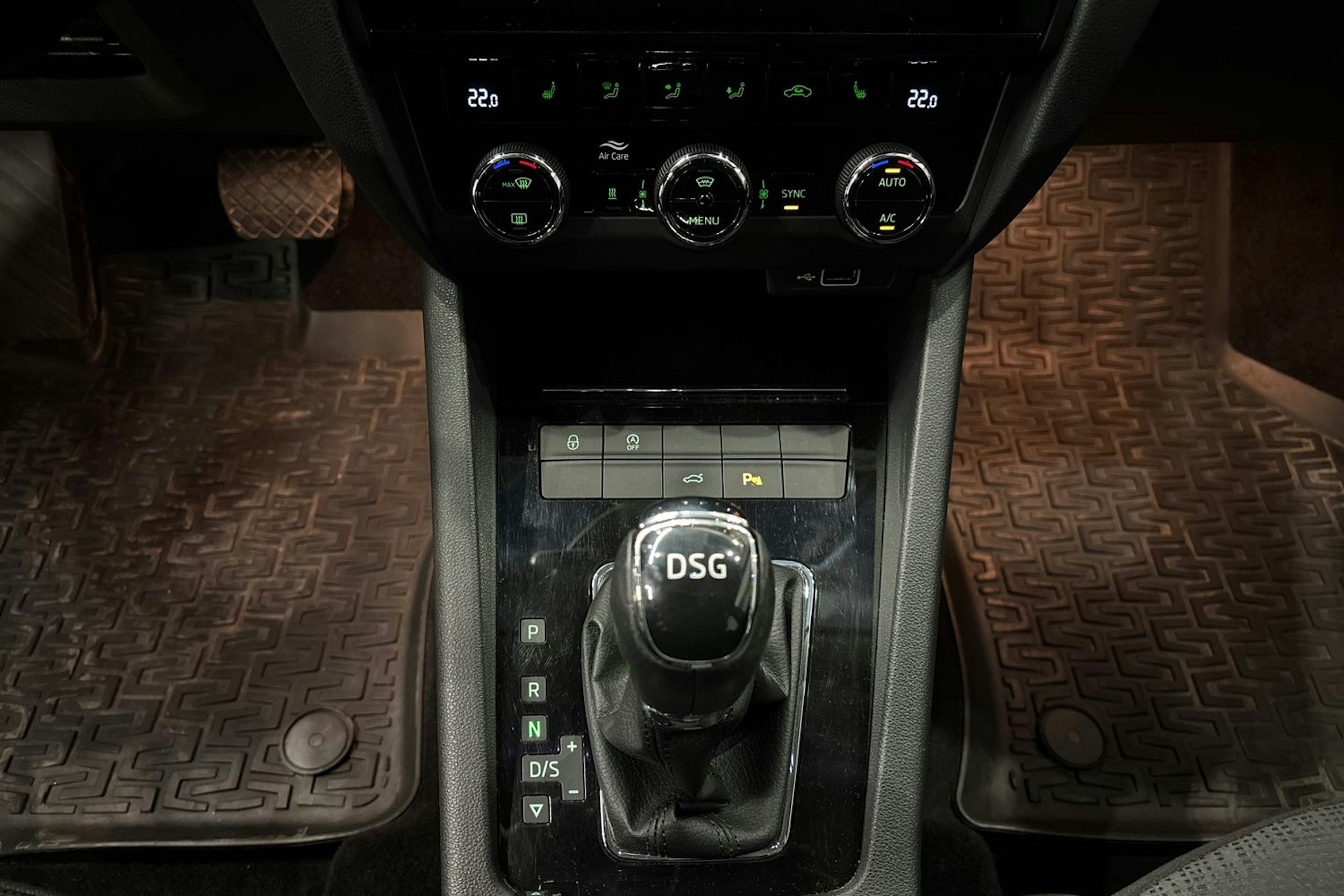 harmaa Skoda Octavia 2020 kuva 24.