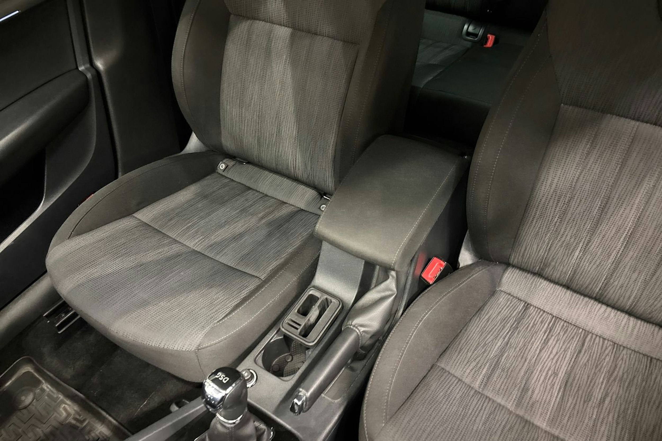 harmaa Skoda Octavia 2020 kuva 25.