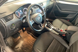 Musta Skoda OCTAVIA 2020 kuva 7.