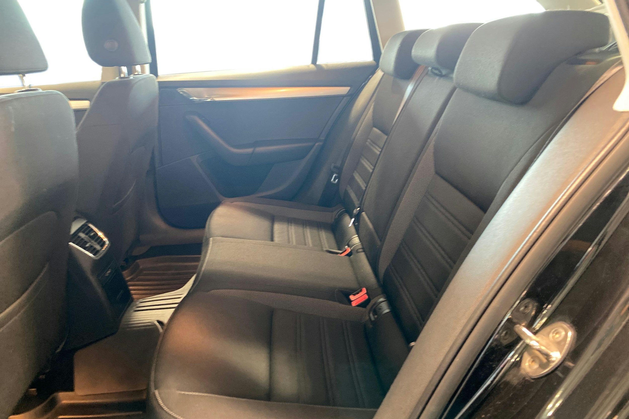 Musta Skoda OCTAVIA 2020 kuva 10.