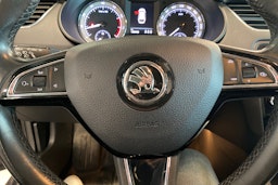 Musta Skoda OCTAVIA 2020 kuva 19.