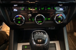 Musta Skoda OCTAVIA 2020 kuva 21.