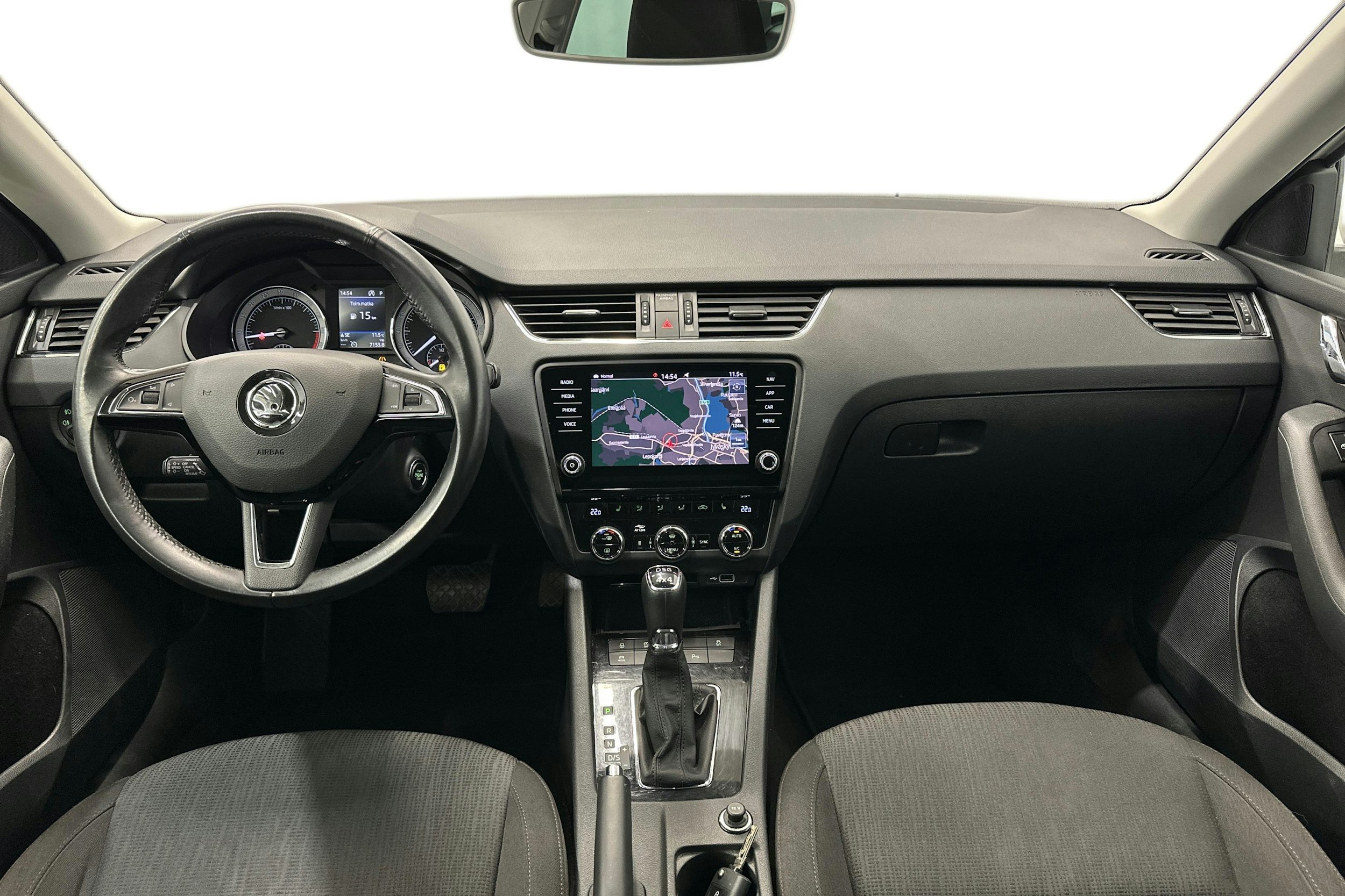 valkoinen Skoda Octavia 2020 kuva 9.