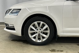 valkoinen Skoda Octavia 2020 kuva 13.