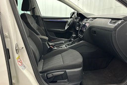 valkoinen Skoda Octavia 2020 kuva 16.