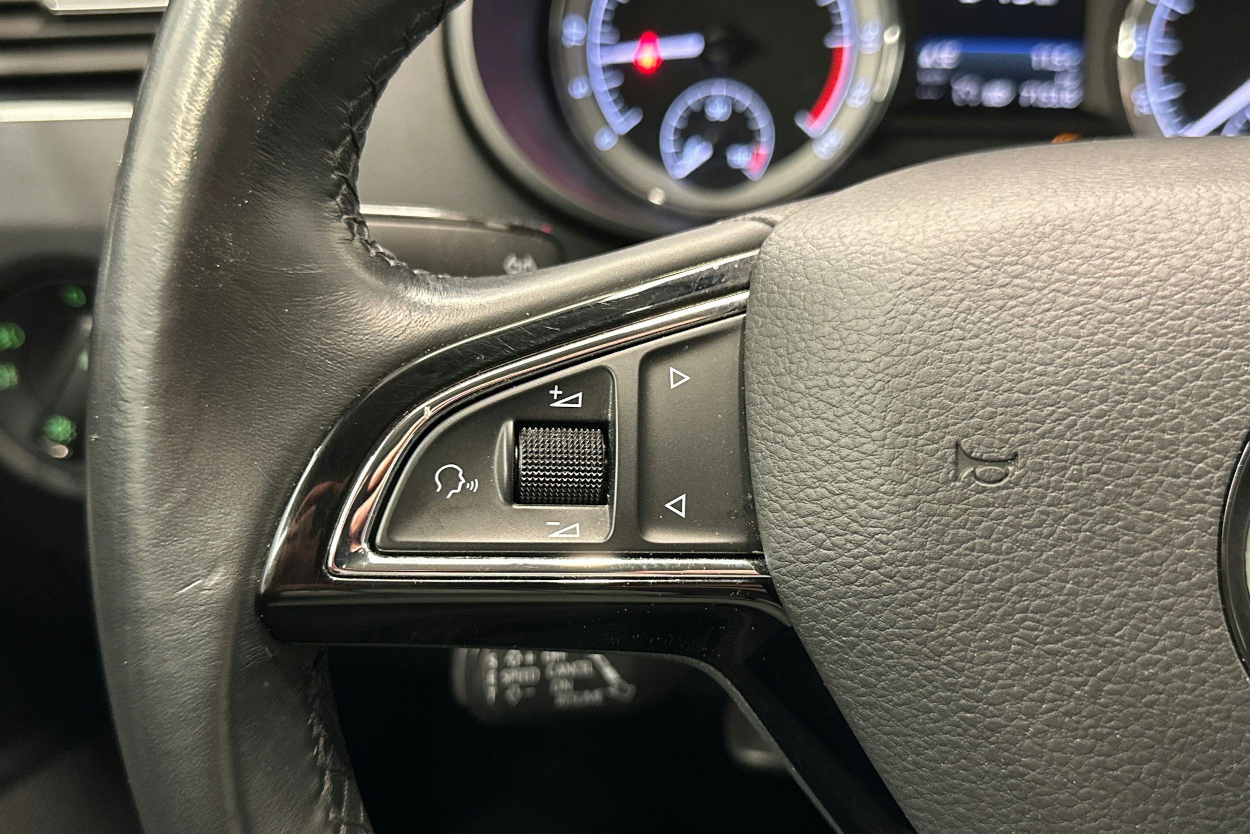 valkoinen Skoda Octavia 2020 kuva 18.