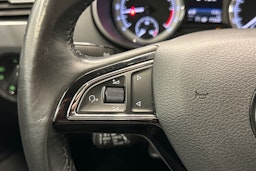 valkoinen Skoda Octavia 2020 kuva 18.