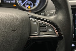 valkoinen Skoda Octavia 2020 kuva 19.