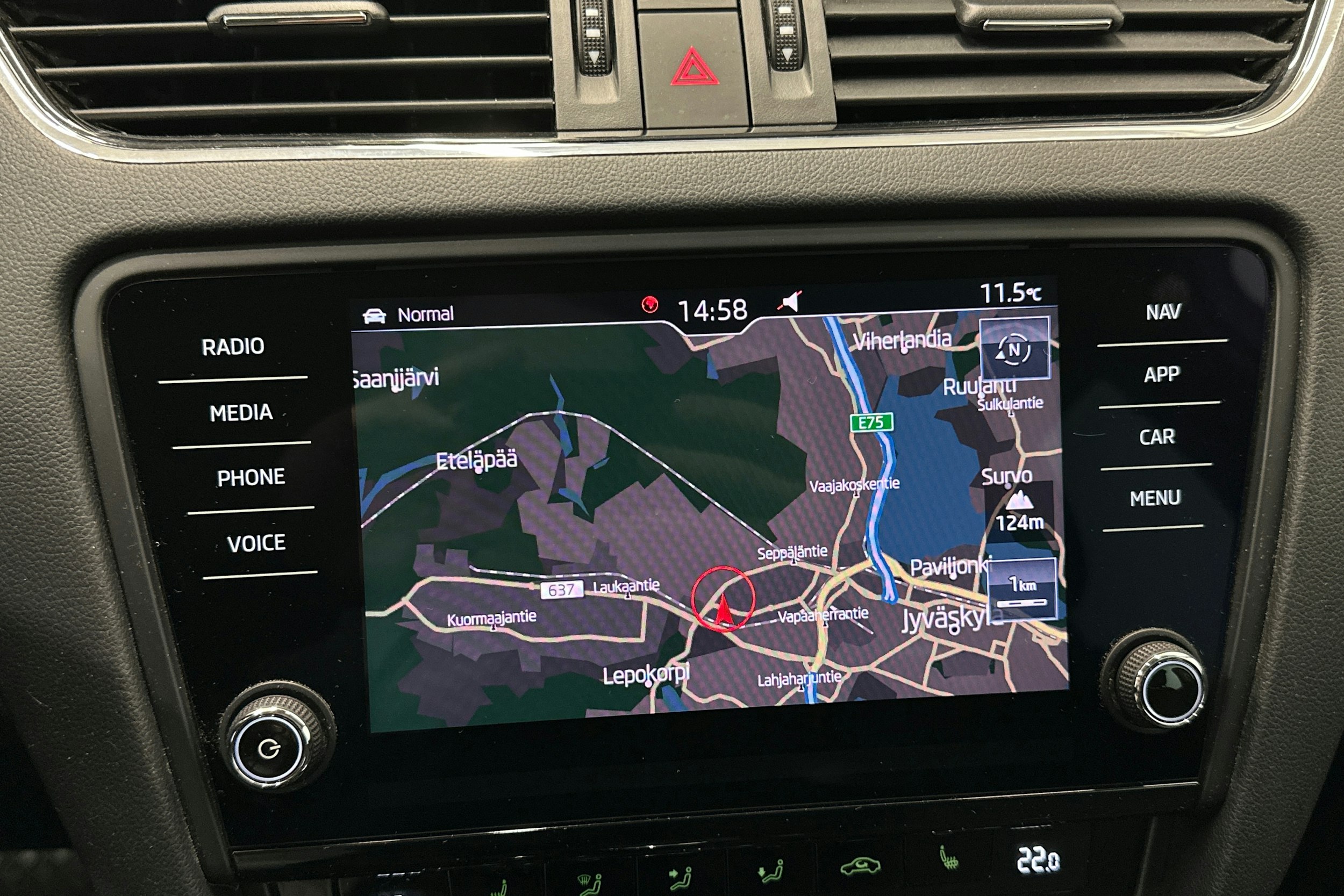 valkoinen Skoda Octavia 2020 kuva 21.