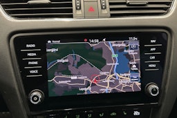 valkoinen Skoda Octavia 2020 kuva 21.