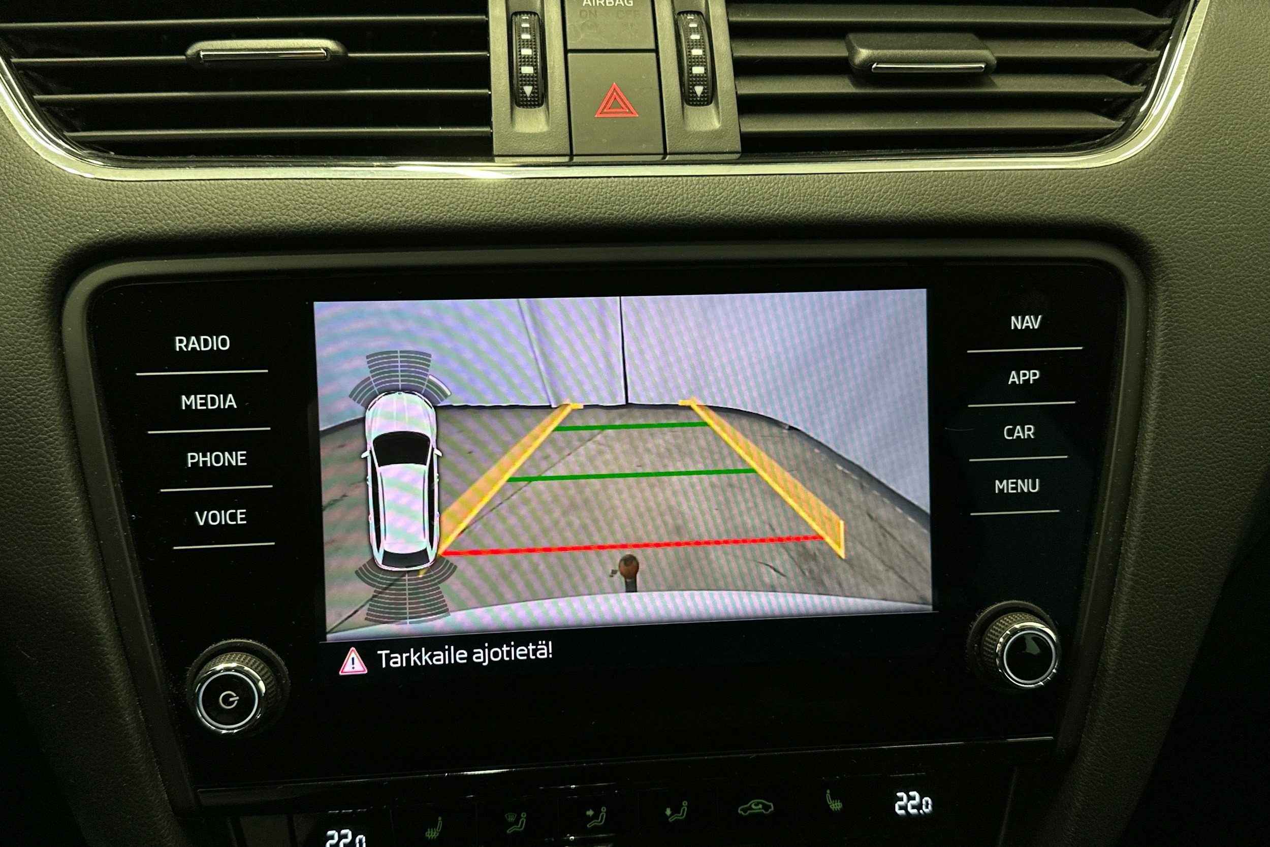 valkoinen Skoda Octavia 2020 kuva 22.