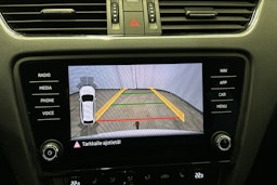 valkoinen Skoda Octavia 2020 kuva 22.