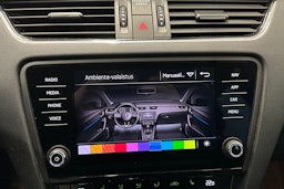 valkoinen Skoda Octavia 2020 kuva 23.