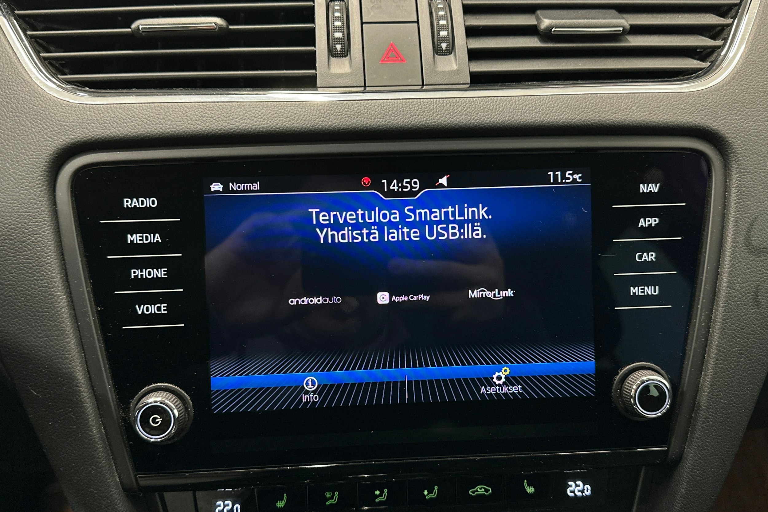 valkoinen Skoda Octavia 2020 kuva 24.