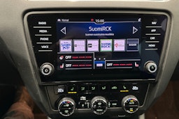 valkoinen Skoda Octavia 2020 kuva 26.