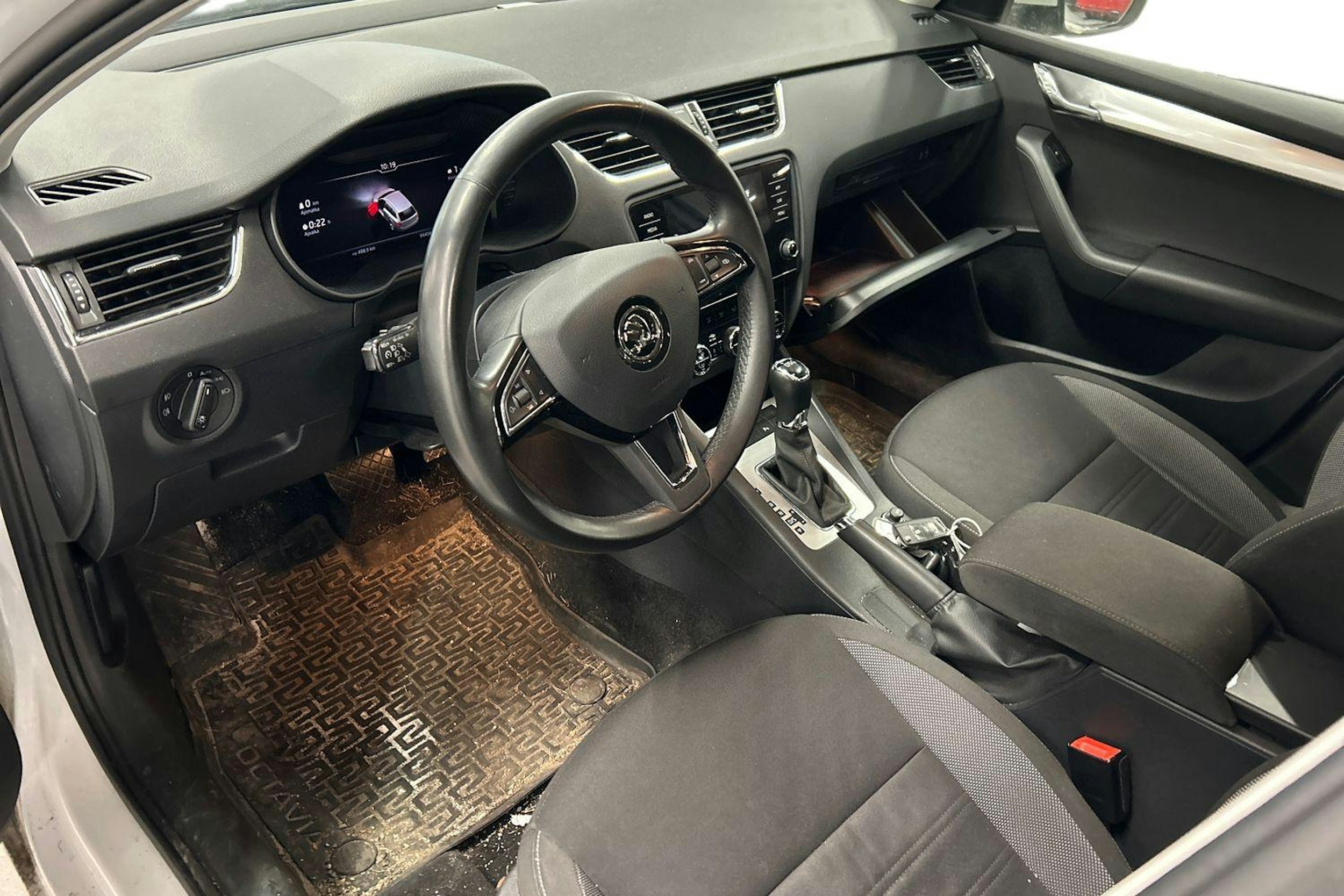 valkoinen Skoda Octavia 2020 kuva 3.