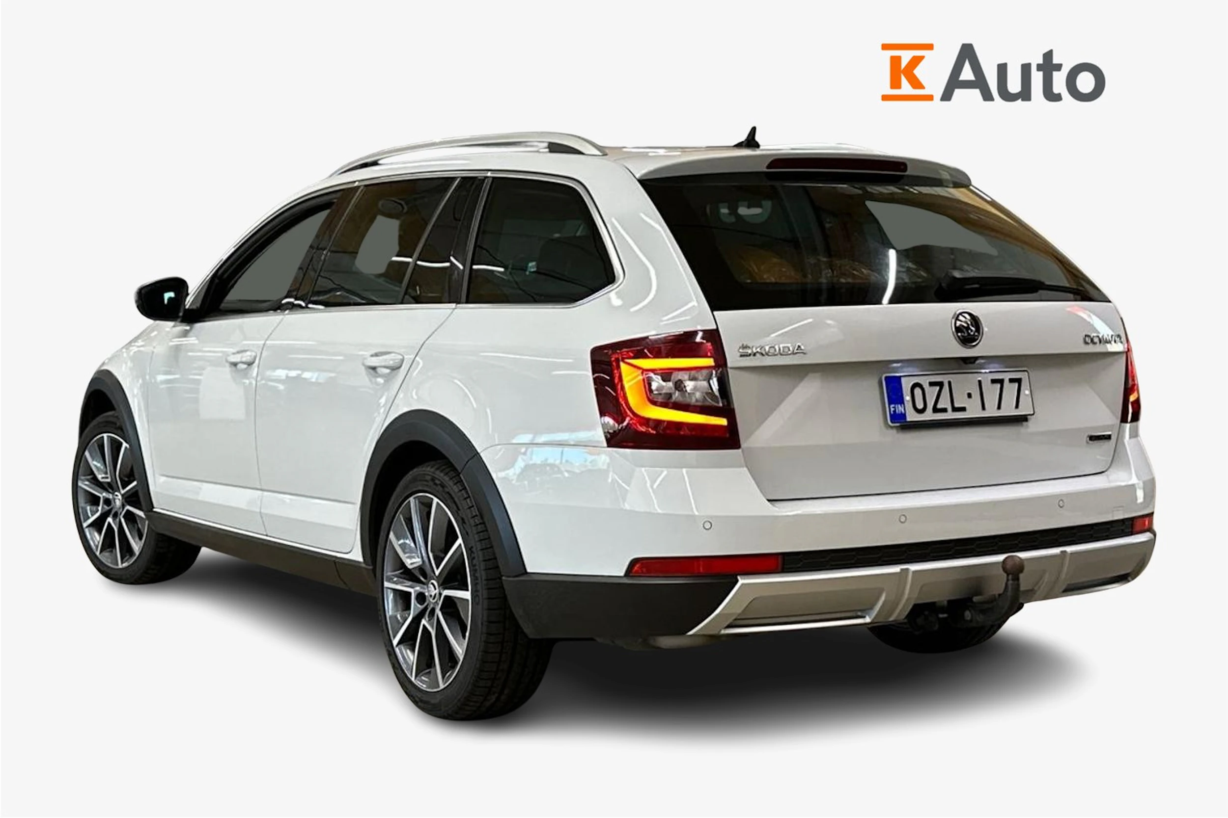 valkoinen Skoda Octavia 2020 kuva 2.