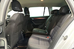 valkoinen Skoda Octavia 2020 kuva 8.