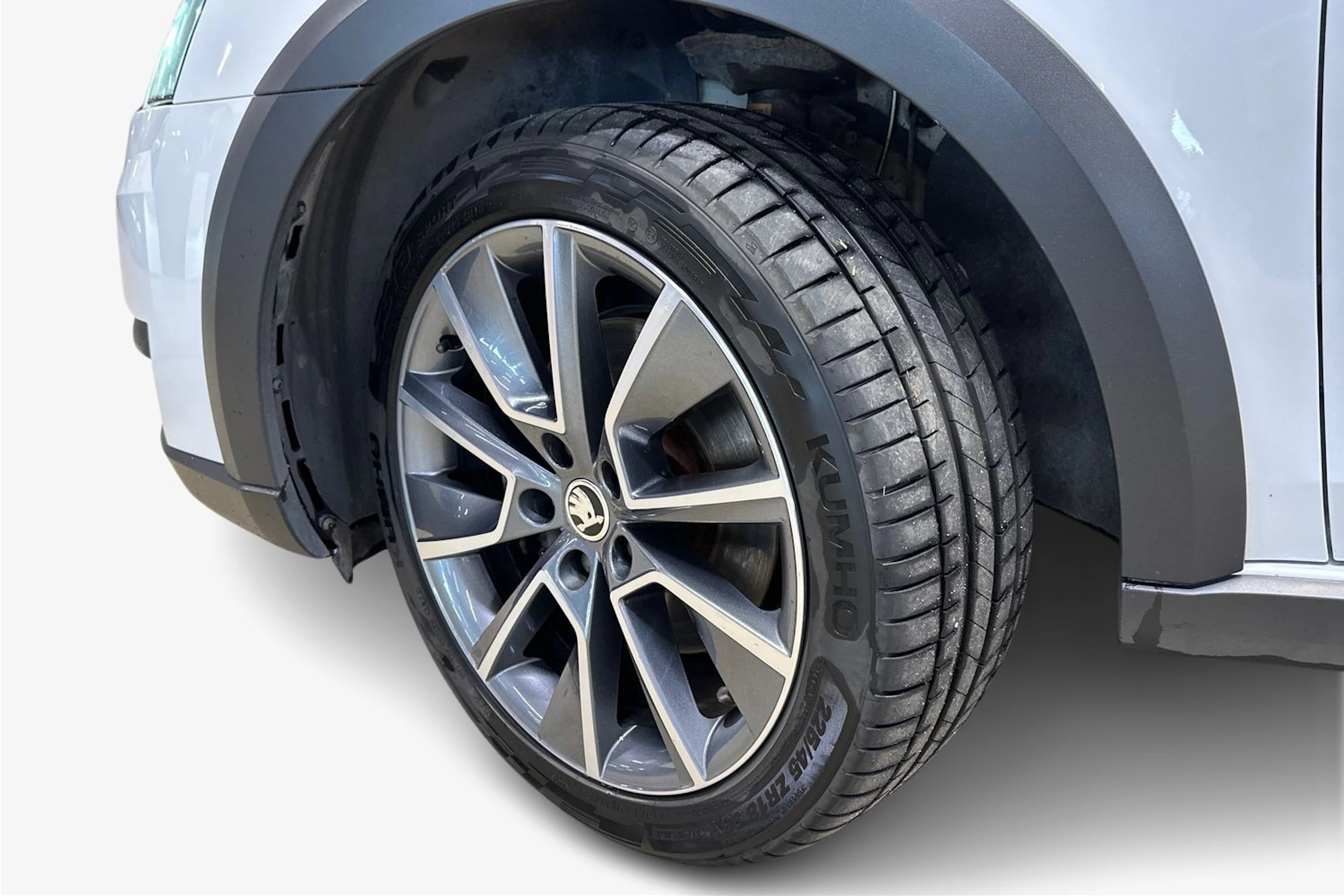 valkoinen Skoda Octavia 2020 kuva 9.