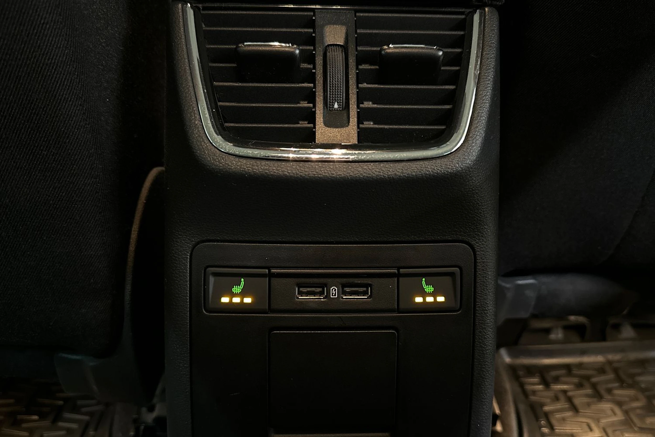 valkoinen Skoda Octavia 2020 kuva 12.